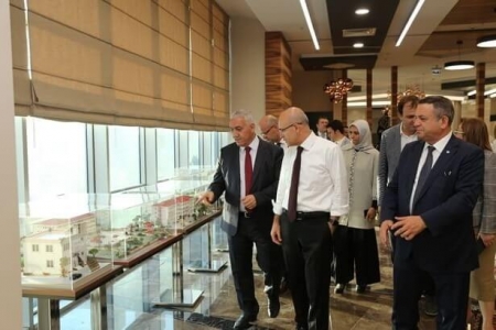 Blog yazısı Başbakan Yardımcısı Şimşek Merinos halıyı gezdiiçin resim